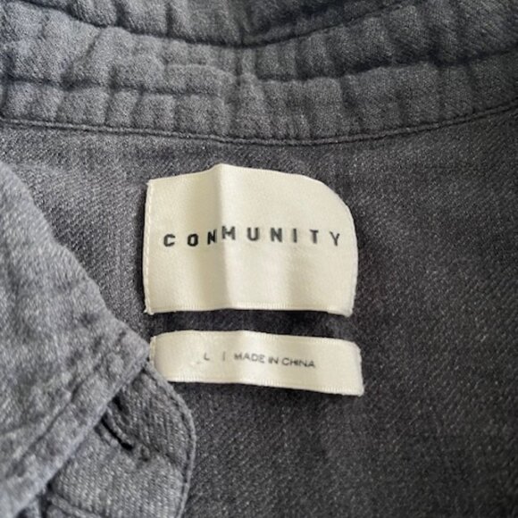 Community brand long sleeved button down top size L - Picture 2 of 2